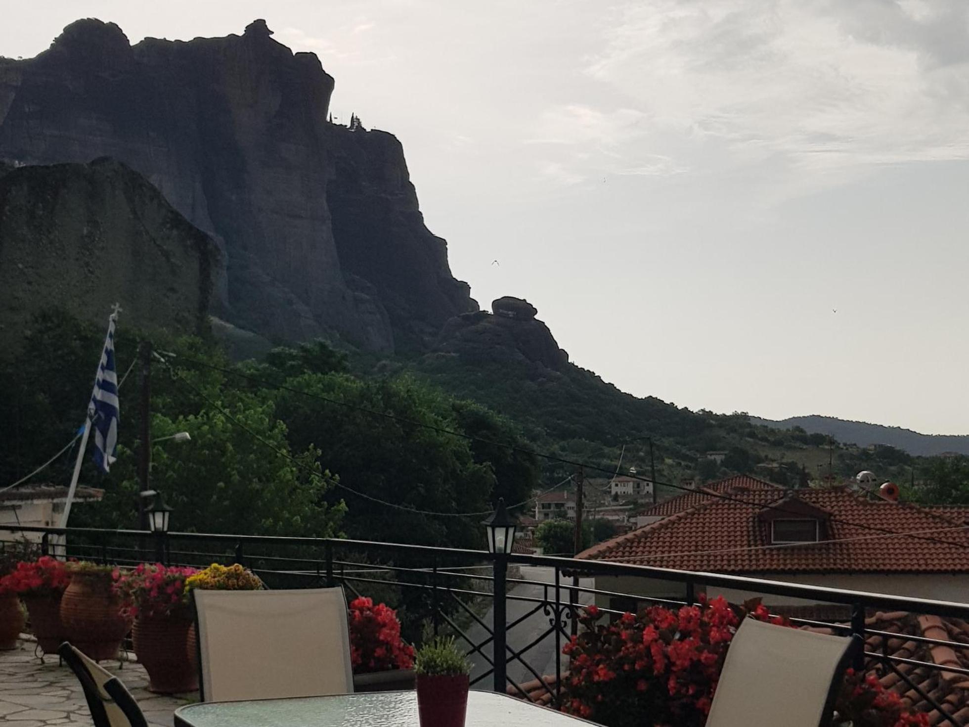 Under The Rocks Meteora Panoramic View Villa Kalambaka Exterior photo